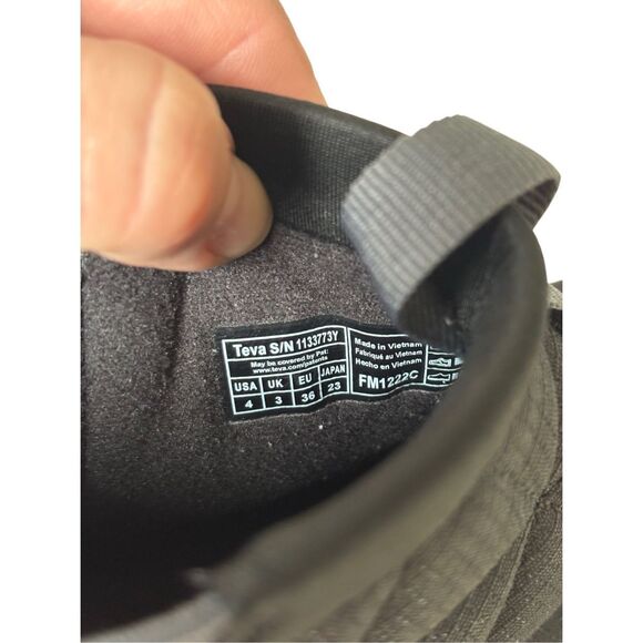 Teva Kids ReEmber Mid Boots size 4 Black - Picture 6 of 8